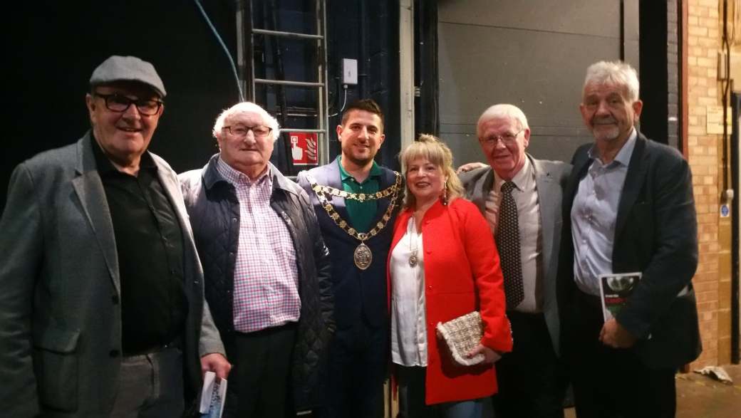 40656180_251172379071353_6613969049921519616_n